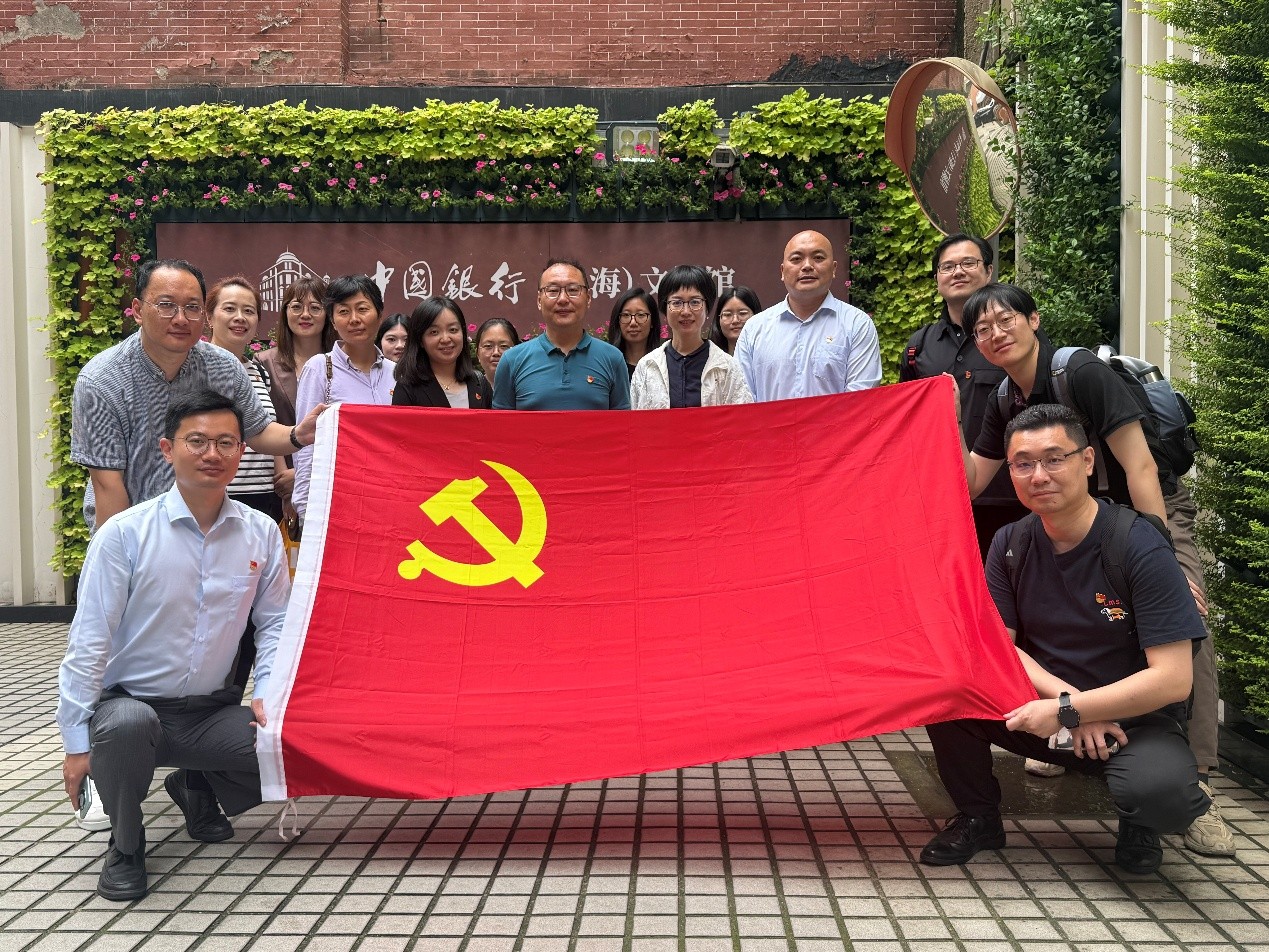 立党为公，执政为民——上外资产公司第三党支部与中国银行上海市四川北路支行党支部开展正确政绩观主题党日